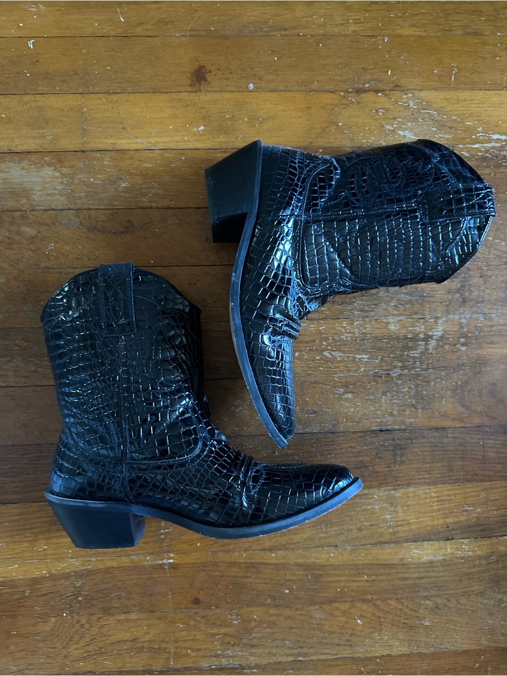 black snakeskin cowboy boots